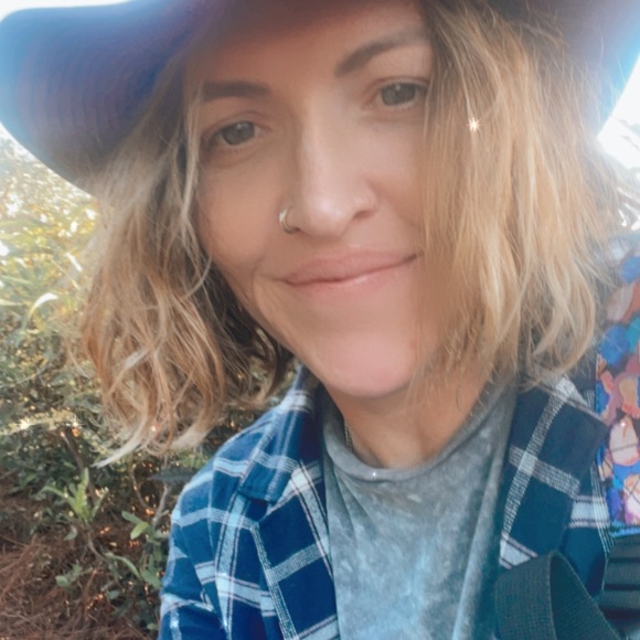 Meet your Posher, Meghan - Picture 1 of 3